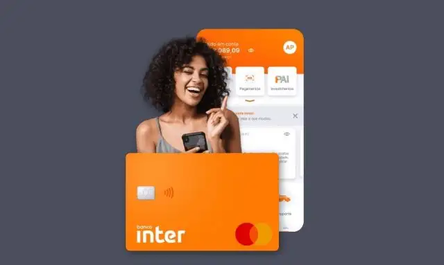 cartão de crédito banco inter, uma mulher rindo e segurando um celular e uma tela do aplicativo inter