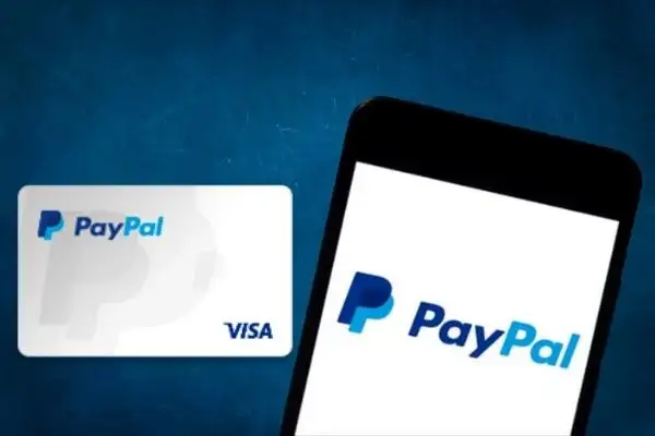 cartão pré pago PayPal e um celular