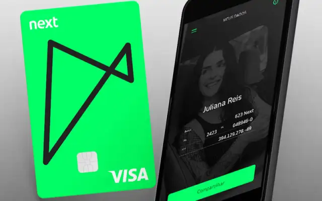 um cartão next visa internacional e um celular com o aplicativo next