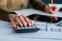 O que é e como calcular o custo efetivo total (CET) do cartão de crédito